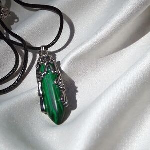 Elegant Green Pendant Necklace